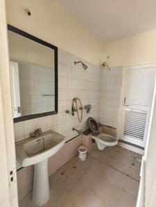 Bathroom Image of 2200 Sq.ft 5 BHK Apartment / Flat for sale in Seawoods Estate, Seawoods Navi Mumbai for Rs. 95000000
