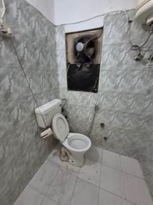 Bathroom Image of 1000 Sq.ft 3 BHK Apartment / Flat for rent in Sheikh Sarai New Delhi for Rs. 65000