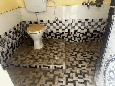 Bathroom Image of 800 Sq.ft 2 BHK Independent House for rent in Triveni Nagar Lucknow for Rs. 8000