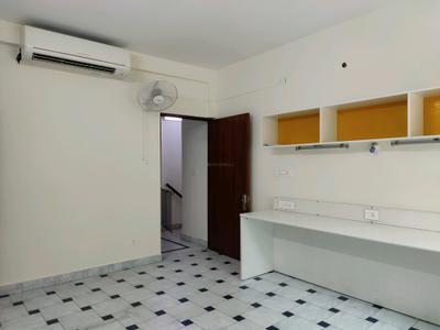 Bedroom Image of 1800 Sq.ft 4 BHK Apartment / Flat for rent in Sarita Vihar New Delhi for Rs. 75000
