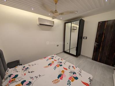 Bedroom Image of 800 Sq.ft 2 BHK Builder Floor for rent in Rajouri Garden New Delhi for Rs. 28000