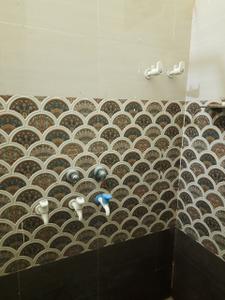 Bathroom Image of 550 Sq.ft 2 BHK Apartment / Flat for rent in Vrindavan Yojana Lucknow for Rs. 7500