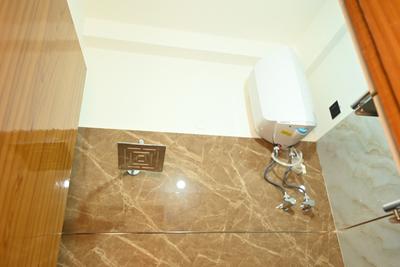 Bathroom Image of 1600 Sq.ft 2 BHK Apartment / Flat for rent in GMS Road Dehradun for Rs. 20000