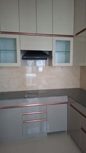 Kitchen Image of 1750 Sq.ft 3 BHK Apartment / Flat for rent in Omaxe Waterscapes, Arjunganj Lucknow for Rs. 32000