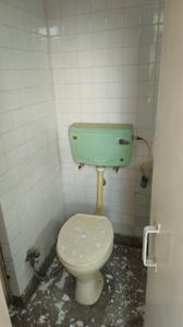 Bathroom Image of 950 Sq.ft 2 BHK Apartment / Flat for sale in Co Ayodhya Enclave CHS, Sector 13 Rohini New Delhi for Rs. 16000000