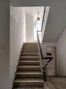 Staircase Image of 5500 Sq.ft 3 BHK Independent House for rent in Injambakkam Chennai for Rs. 200000
