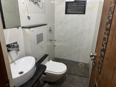 Bathroom Image of 1150 Sq.ft 2 BHK Apartment / Flat for rent in Narendra Nagar Extension Nagpur for Rs. 25000