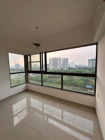 Tata Avenida Main Image 1