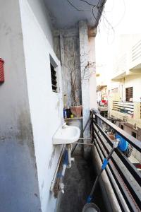Balcony Image of 1890 Sq.ft 6 BHK Independent House for sale in Khokhra Ahmedabad for Rs. 5500000