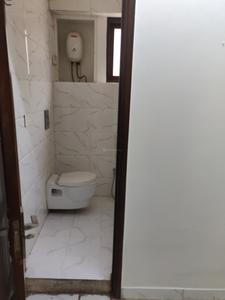 Bathroom Image of 1800 Sq.ft 4 BHK Apartment / Flat for rent in Sarita Vihar New Delhi for Rs. 75000