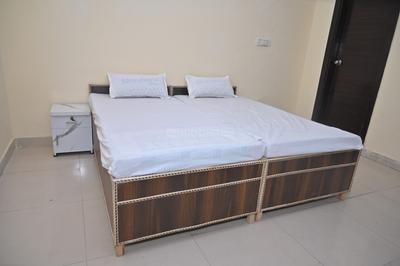 Bedroom Image of Mid starrf PG in Sector 63 A, Noida