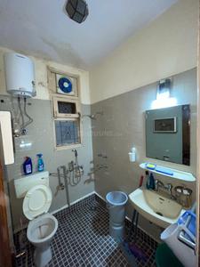 Bathroom Image of 800 Sq.ft 1 RK Apartment / Flat for rent in East of Kailash Block D RWA, East Of Kailash New Delhi for Rs. 37000