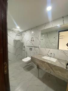 Bathroom Image of 1900 Sq.ft 3 BHK Builder Floor for rent in Vasant Kunj New Delhi for Rs. 55000