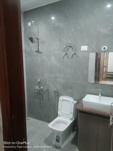 Bathroom Image of 700 Sq.ft 2 BHK Independent House for rent in Alpha II Greater Noida for Rs. 19500