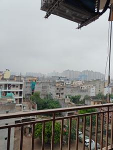 Balcony Image of 350 Sq.ft 1 RK Apartment / Flat for rent in Sector 44 Noida for Rs. 17000