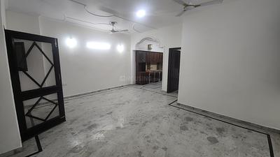 Living Room Image of 1800 Sq.ft 2 BHK Builder Floor for rent in Anand Vihar New Delhi for Rs. 45000