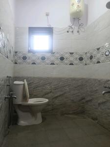 Common Bathroom Image of 900 Sq.ft 2 BHK Builder Floor for rent in Cox Town Bengaluru for Rs. 29000