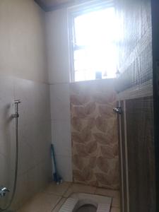 Common Bathroom Two Image of 1500 Sq.ft 3 BHK Apartment / Flat for rent in Bibwewadi Pune for Rs. 40000