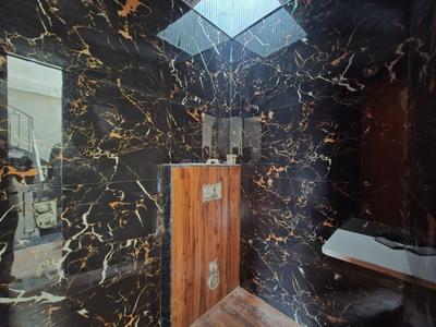Bathroom Image of 2200 Sq.ft 4 BHK Independent House for sale in Chitaipur Varanasi for Rs. 21000000