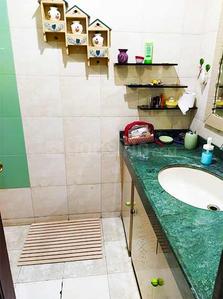 Bathroom Image of 4250 Sq.ft 5 BHK Villa for sale in Mysore Colony, Chembur Mumbai for Rs. 125000000