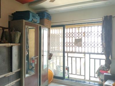 Living Room Image of 1600 Sq.ft 4 BHK Apartment / Flat for sale in Raunak Unnathi Woods Phase 3, Kasarvadavali Thane for Rs. 20000000