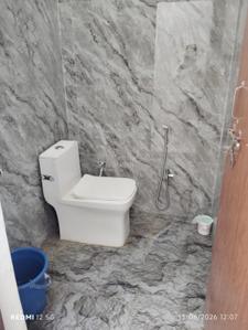 Bathroom Image of 714 Sq.ft 3 BHK Independent House for rent in Kamalabad Barhauli Lucknow for Rs. 8000