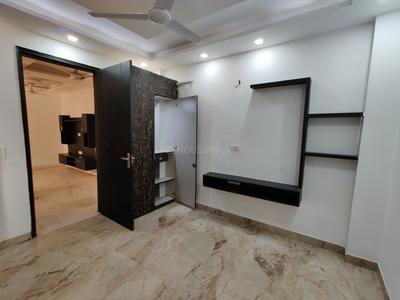 Bedroom Image of 950 Sq.ft 2 BHK Builder Floor for rent in Ramesh Nagar New Delhi for Rs. 35000