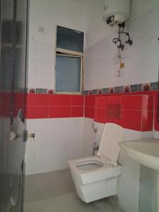 Common Bathroom Image of 1495 Sq.ft 3 BHK Apartment / Flat for sale in Amrapali Platinum, Sector 120 Noida for Rs. 13900000