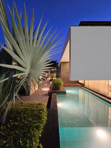 Balcony Image of 43560 Sq.ft 5 BHK Farm House for sale in DLF Farms New Delhi for Rs. 600000000