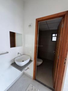 Bathroom Image of 1600 Sq.ft 3 BHK Apartment / Flat for rent in Ahmedabad Cantonment Ahmedabad for Rs. 25000