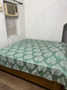Bedroom Image of 1000 Sq.ft 1.5 BHK Builder Floor for rent in Green Park New Delhi for Rs. 35000
