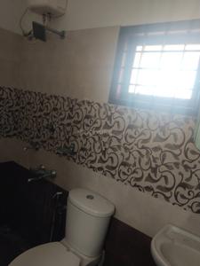 Bathroom Image of 1300 Sq.ft 2 BHK Builder Floor for rent in North Paravoor Kochi for Rs. 15000