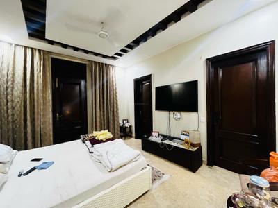 Bedroom Image of 2500 Sq.ft 3 BHK Builder Floor for sale in Greater Kailash New Delhi for Rs. 90000000