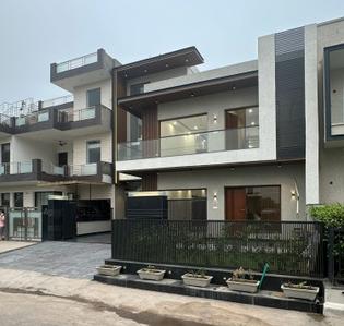 Image of 13800 Sq.ft 7 BHK Independent House for sale in Sector 6, Panchkula for Rs. 450000000