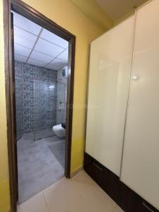 Bathroom Image of 3600 Sq.ft 4 BHK Apartment / Flat for rent in Parx Laureate, Sector 108 Noida for Rs. 115000