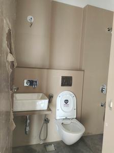 Common Bathroom Two Image of 700 Sq.ft 2 BHK Apartment / Flat for sale in Hum Solaris, Kandivali West Mumbai for Rs. 19000000