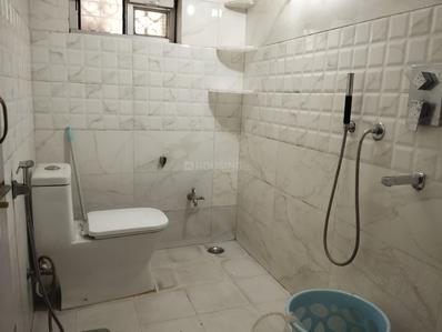 Bathroom Image of 4000 Sq.ft 8 BHK Villa for rent in Bariatu Housing Colony Ranchi for Rs. 70000