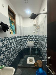 Bathroom Image of 1250 Sq.ft 2 BHK Builder Floor for rent in Indira Nagar Lucknow for Rs. 25000