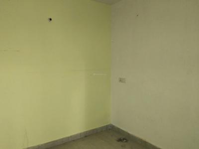 Bedroom Image of 850 Sq.ft 2 BHK Builder Floor for rent in Shalimar Bagh New Delhi for Rs. 18000