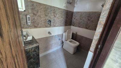 Image of 1800 Sq.ft 3 BHK Apartment / Flat for rent in Vasant Kunj, New Delhi for Rs. 80000