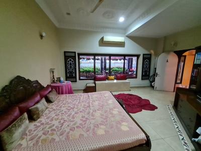 Bedroom Image of 7000 Sq.ft 7 BHK Duplex for sale in Park Street Area Kolkata for Rs. 120000000