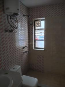 Bathroom Image of 1500 Sq.ft 3 BHK Apartment / Flat for rent in Unitech The Palms, Sector 41 Gurgaon for Rs. 75000