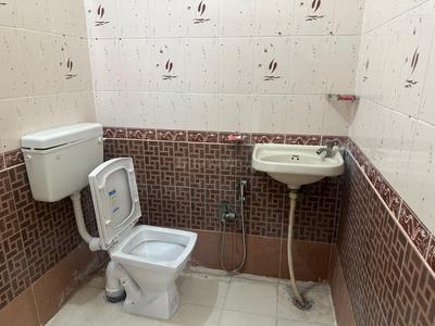 Bathroom Image of 1500 Sq.ft 1.5 BHK Builder Floor for rent in Mansarovar Colony Aligarh for Rs. 15000