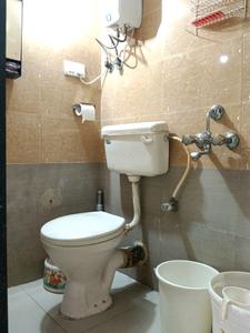 Common Bathroom Image of 500 Sq.ft 1 BHK Apartment / Flat for sale in Sonal Laxmi Apartments, Kasarvadavali Thane for Rs. 4700000