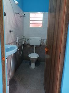 Bathroom Image of 900 Sq.ft 2 BHK Independent House for rent in Sholinganallur Chennai for Rs. 18000