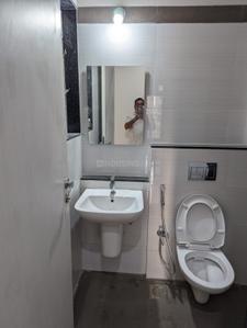 Bathroom Image of 850 Sq.ft 2 BHK Apartment / Flat for rent in Rustomjee Azziano, Thane West Thane for Rs. 50000