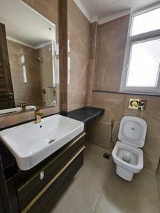 Bathroom Image of 1712 Sq.ft 3.5 BHK Apartment / Flat for sale in Smartworld Orchard, Sector 61 Gurgaon for Rs. 29000000