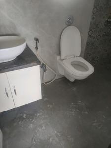 Common Bathroom Image of 750 Sq.ft 2 BHK Apartment / Flat for sale in Mulund West Mumbai for Rs. 19500000