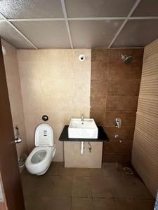 Bathroom Image of 1000 Sq.ft 3 BHK Apartment / Flat for rent in Kohinoor Sportsville, Maan Pune for Rs. 35000