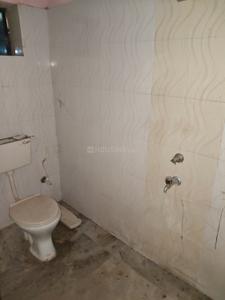 Bathroom Image of 700 Sq.ft 2 BHK Apartment / Flat for rent in Khemnichak Patna for Rs. 7000